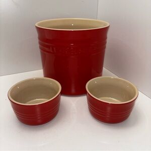 Le Creuset set of 3 stoneware kitchen accessories: 2 ramekins and utensil holder